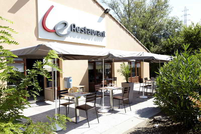 Campanile Poitiers Chasseneuil Hotel 4*